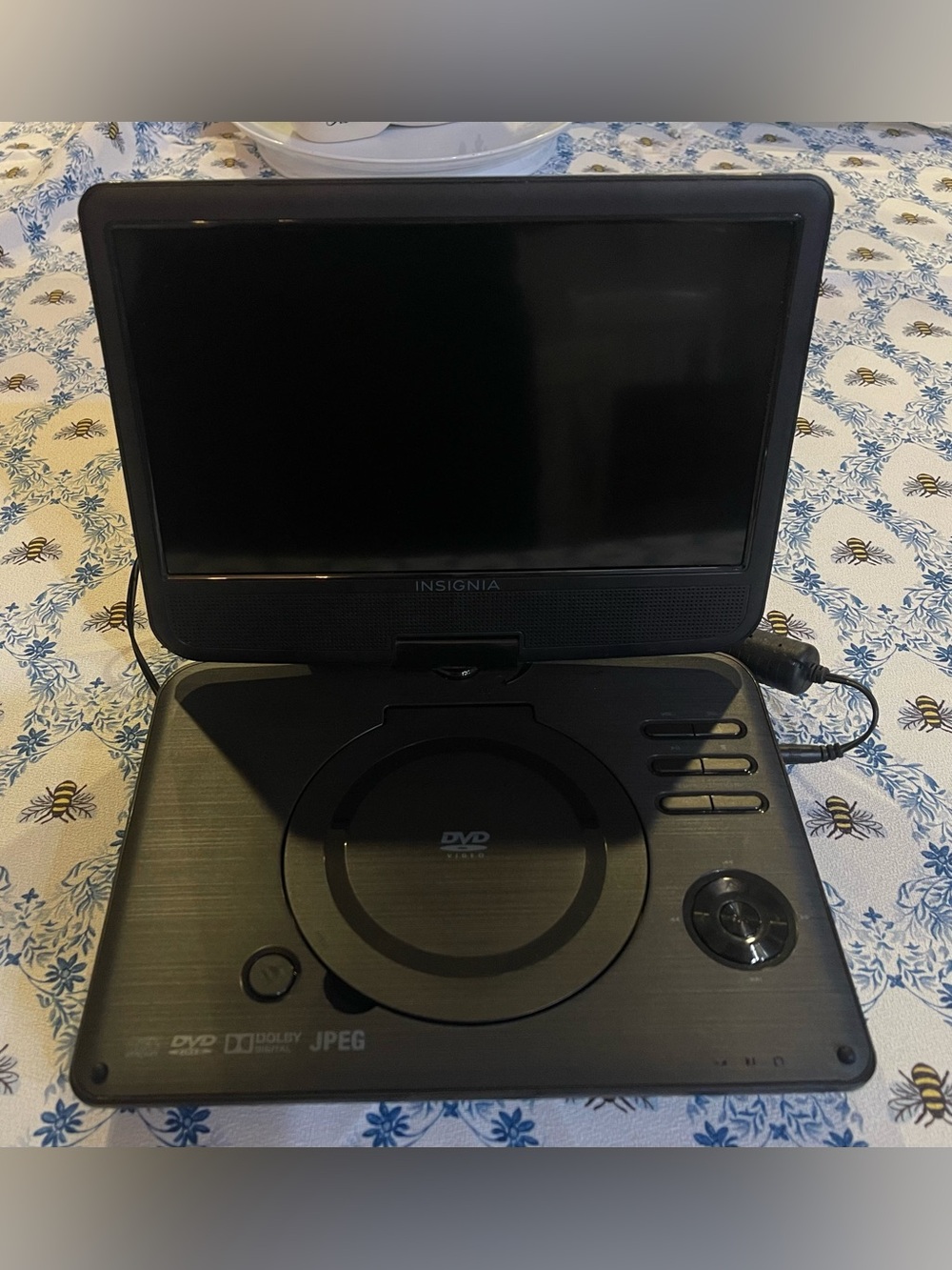 Insignia 10" Portable DVD Player - Swivel Screen